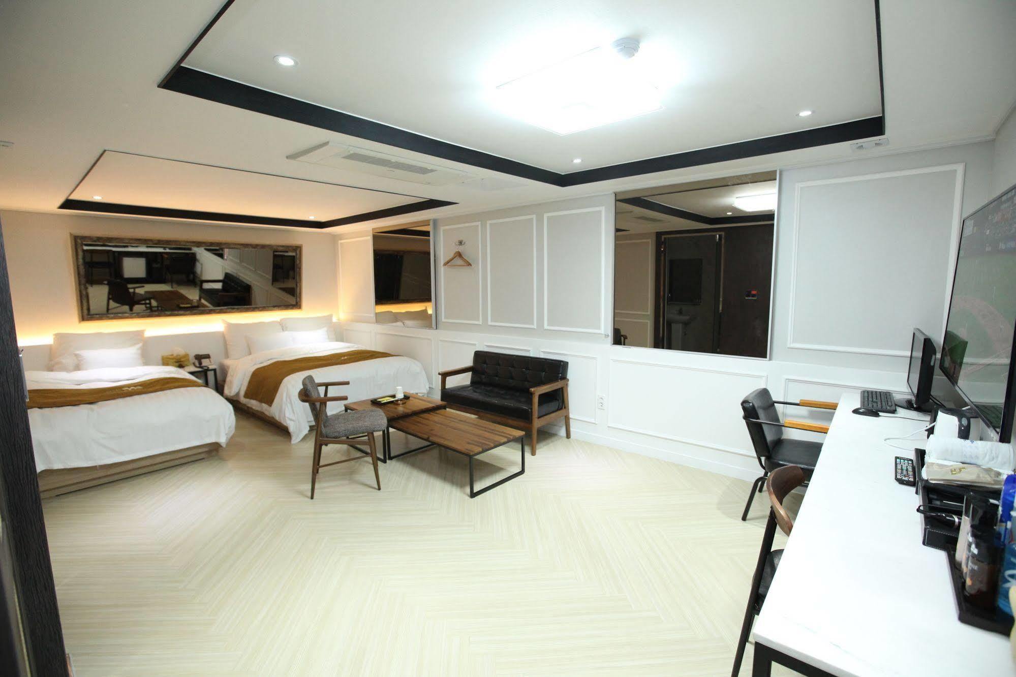Hotel 500Th Mokpo Esterno foto