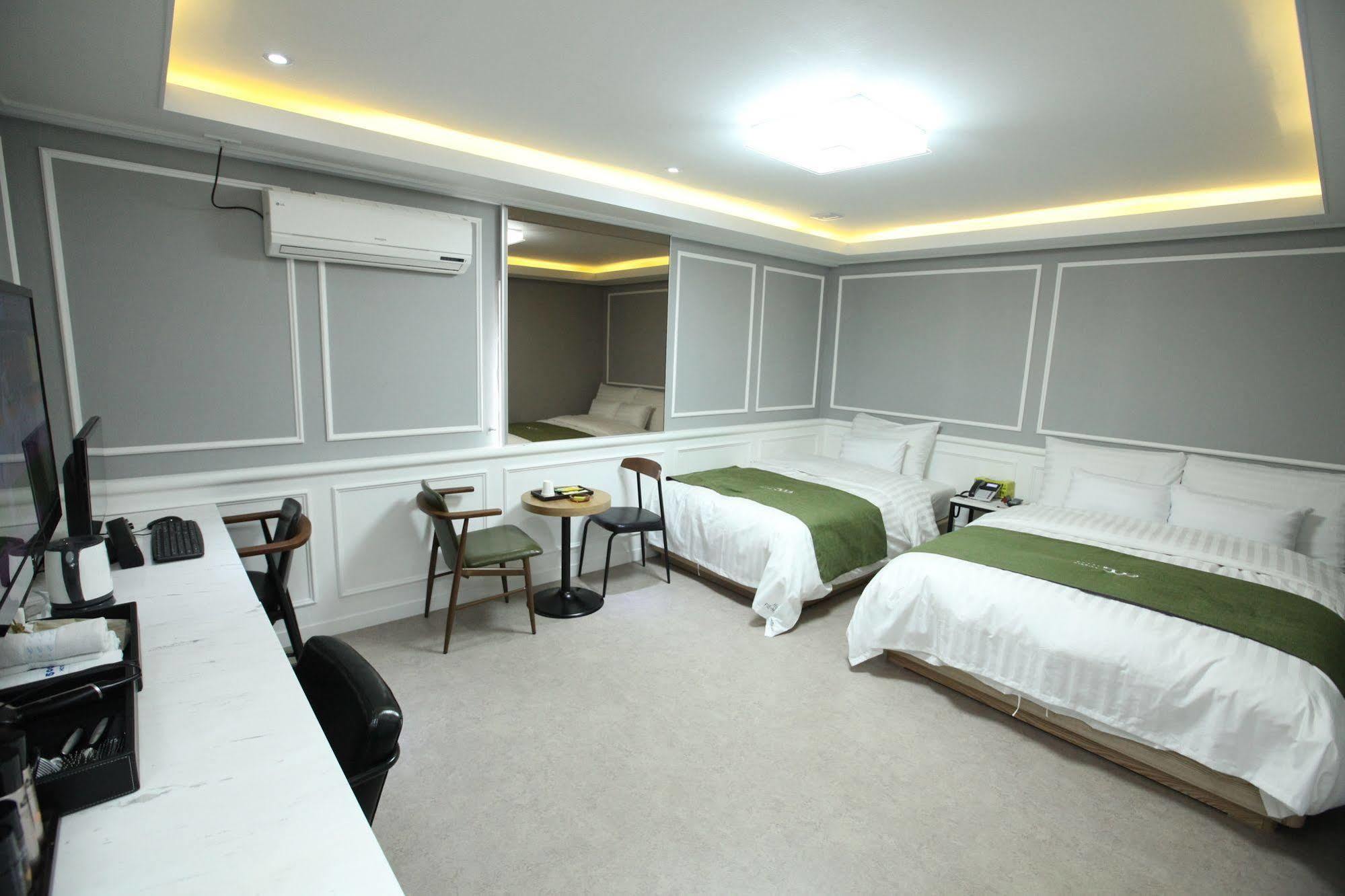 Hotel 500Th Mokpo Esterno foto