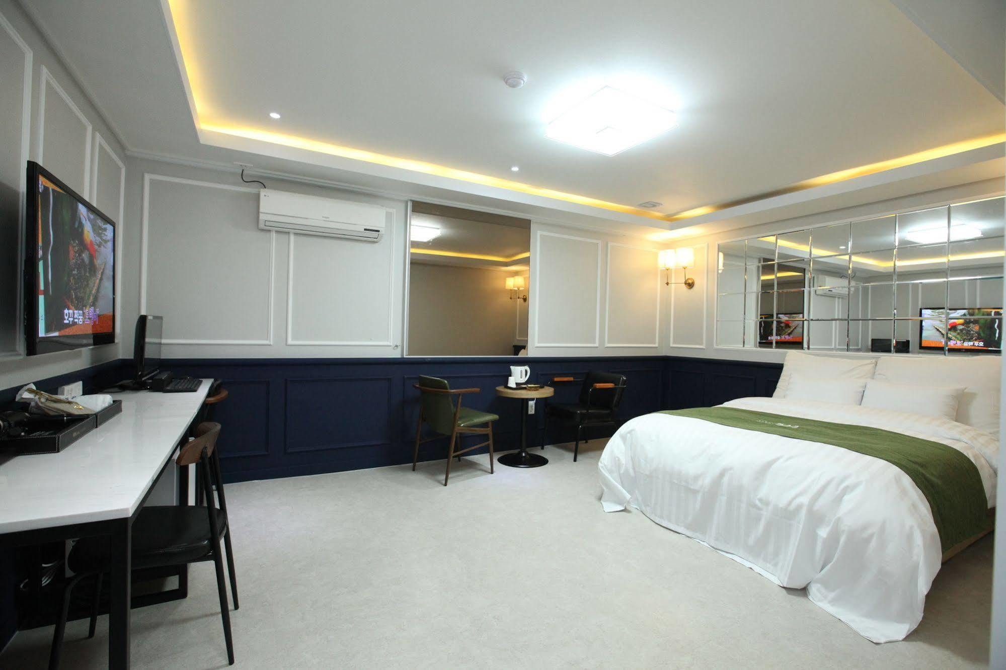 Hotel 500Th Mokpo Esterno foto