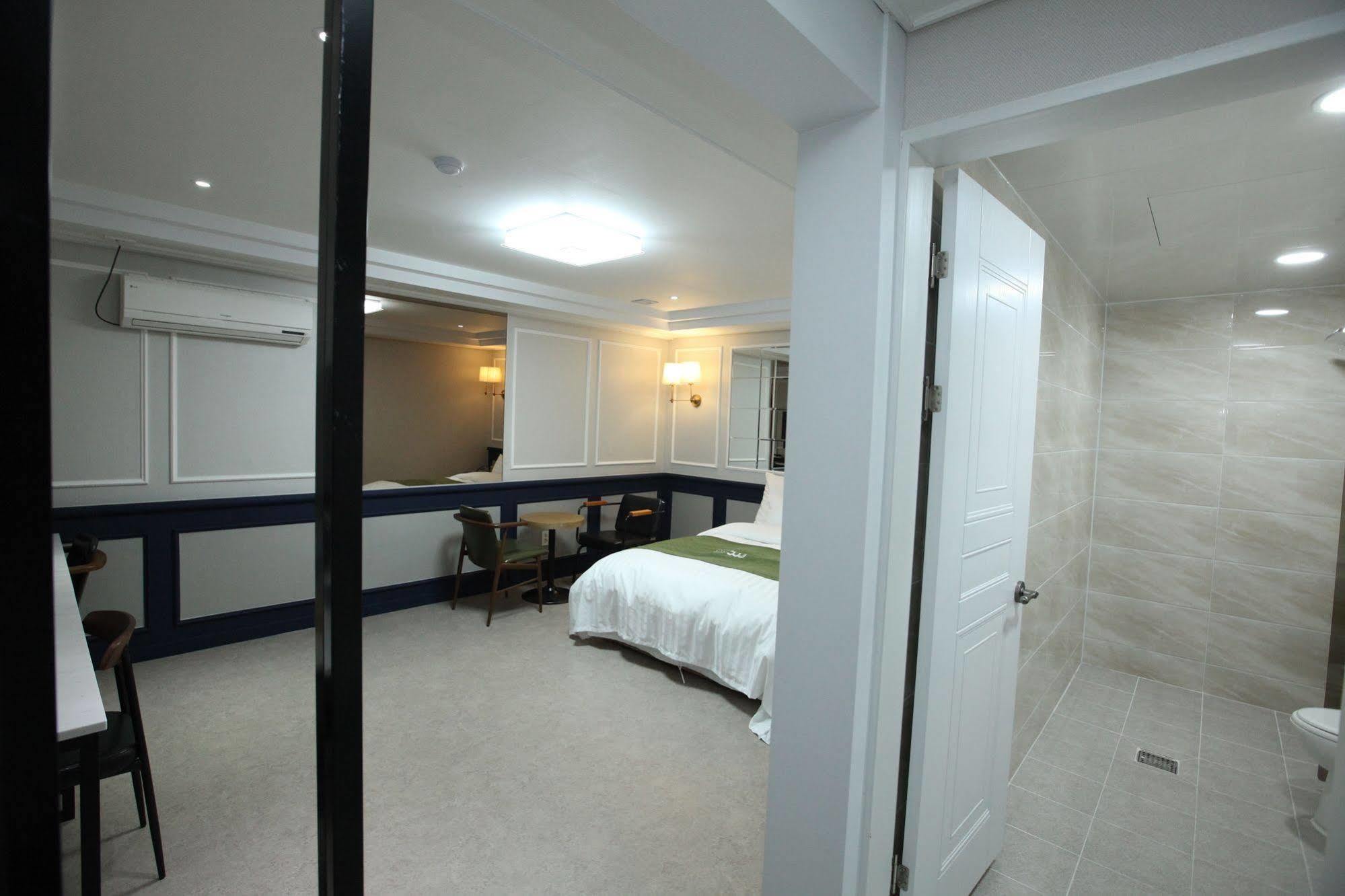 Hotel 500Th Mokpo Esterno foto