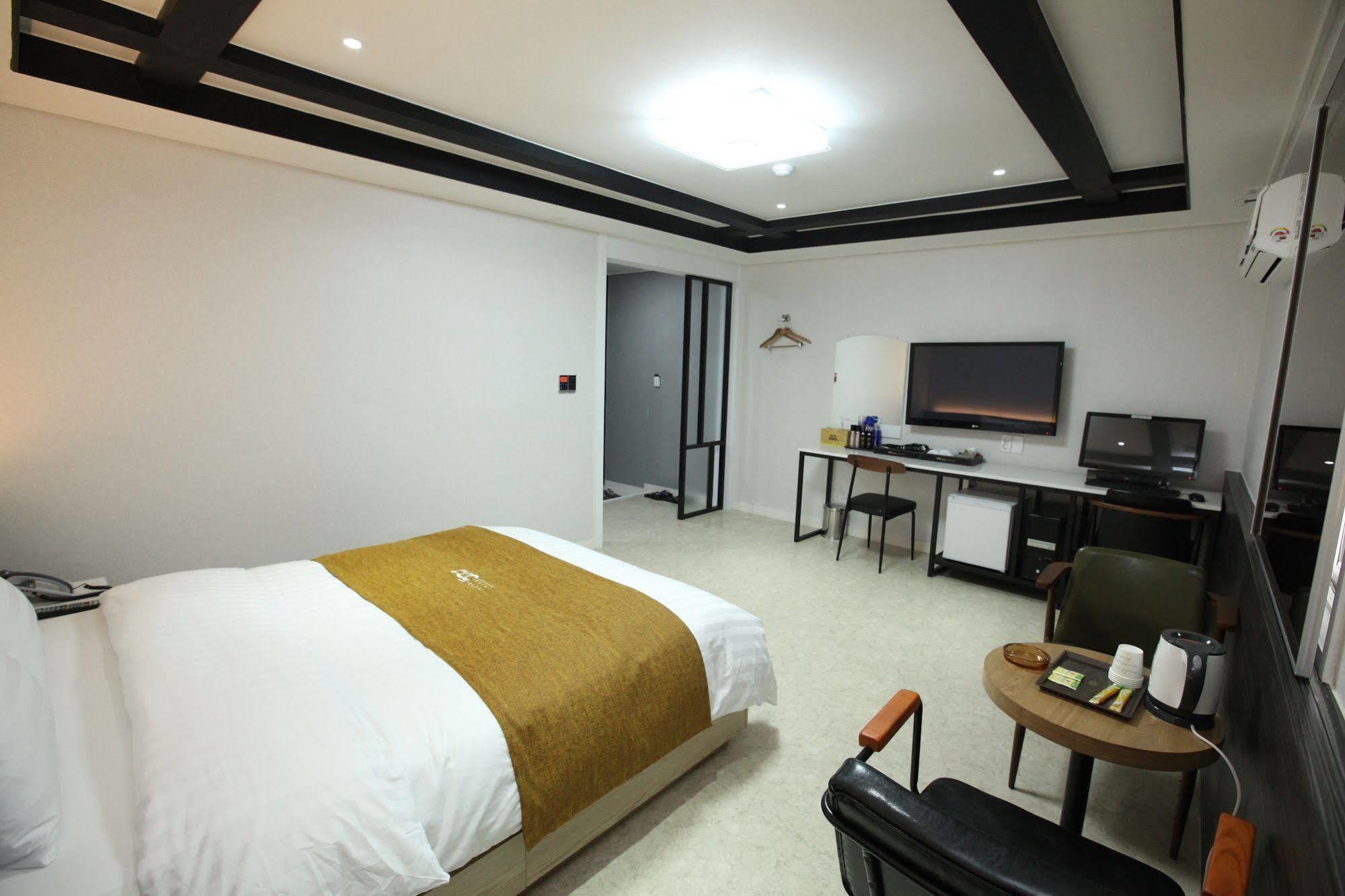 Hotel 500Th Mokpo Esterno foto