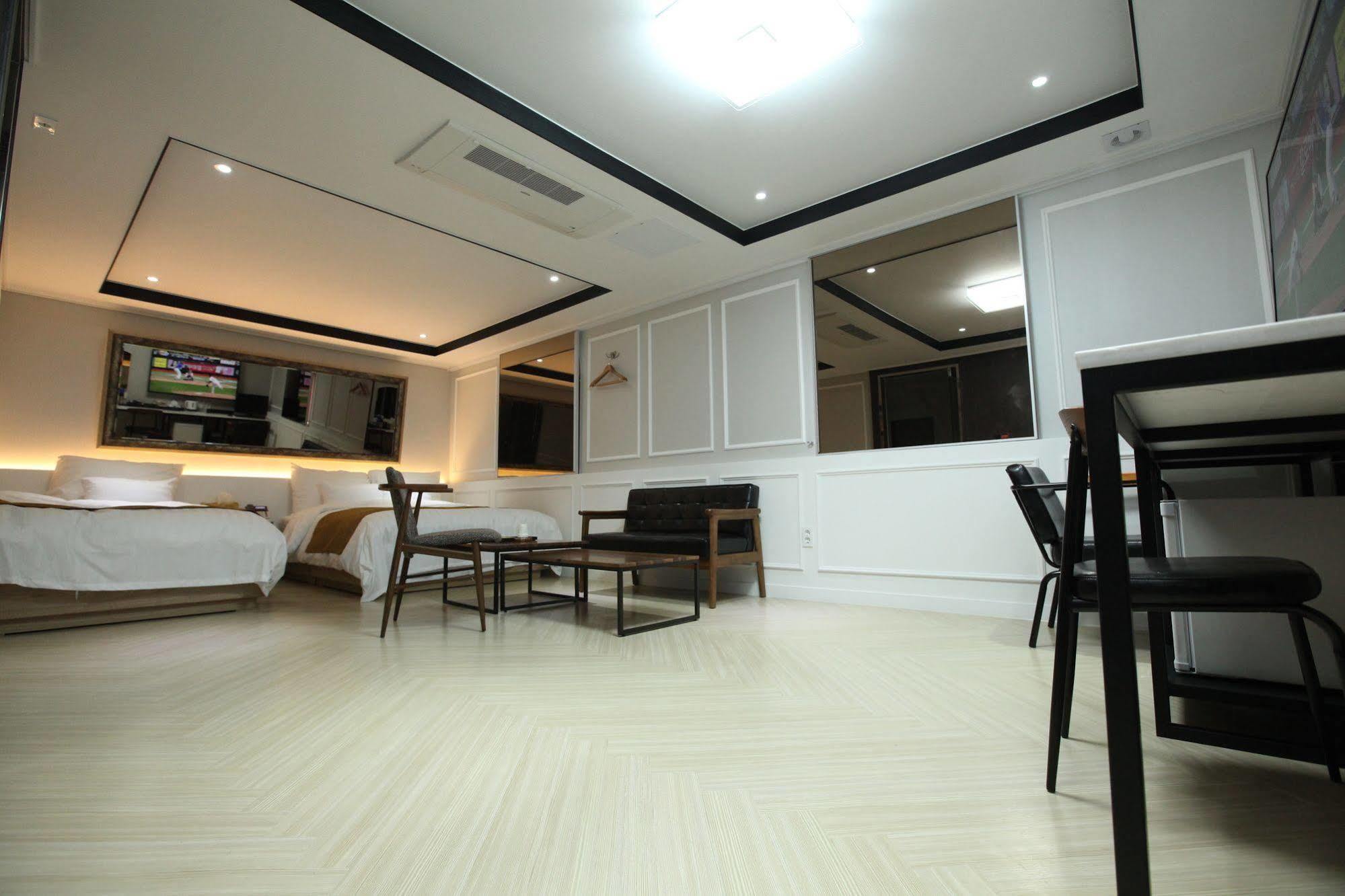 Hotel 500Th Mokpo Esterno foto