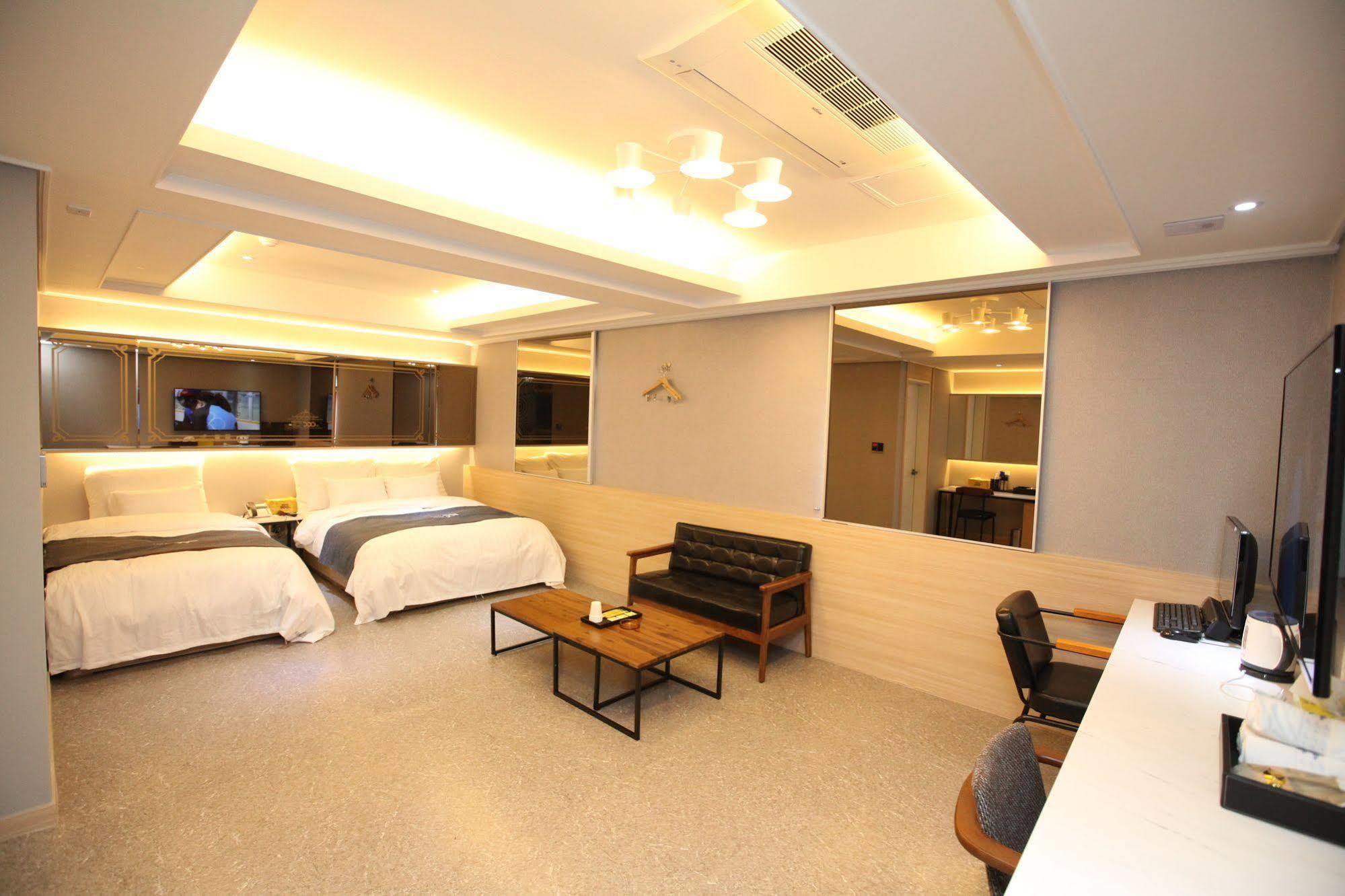 Hotel 500Th Mokpo Esterno foto