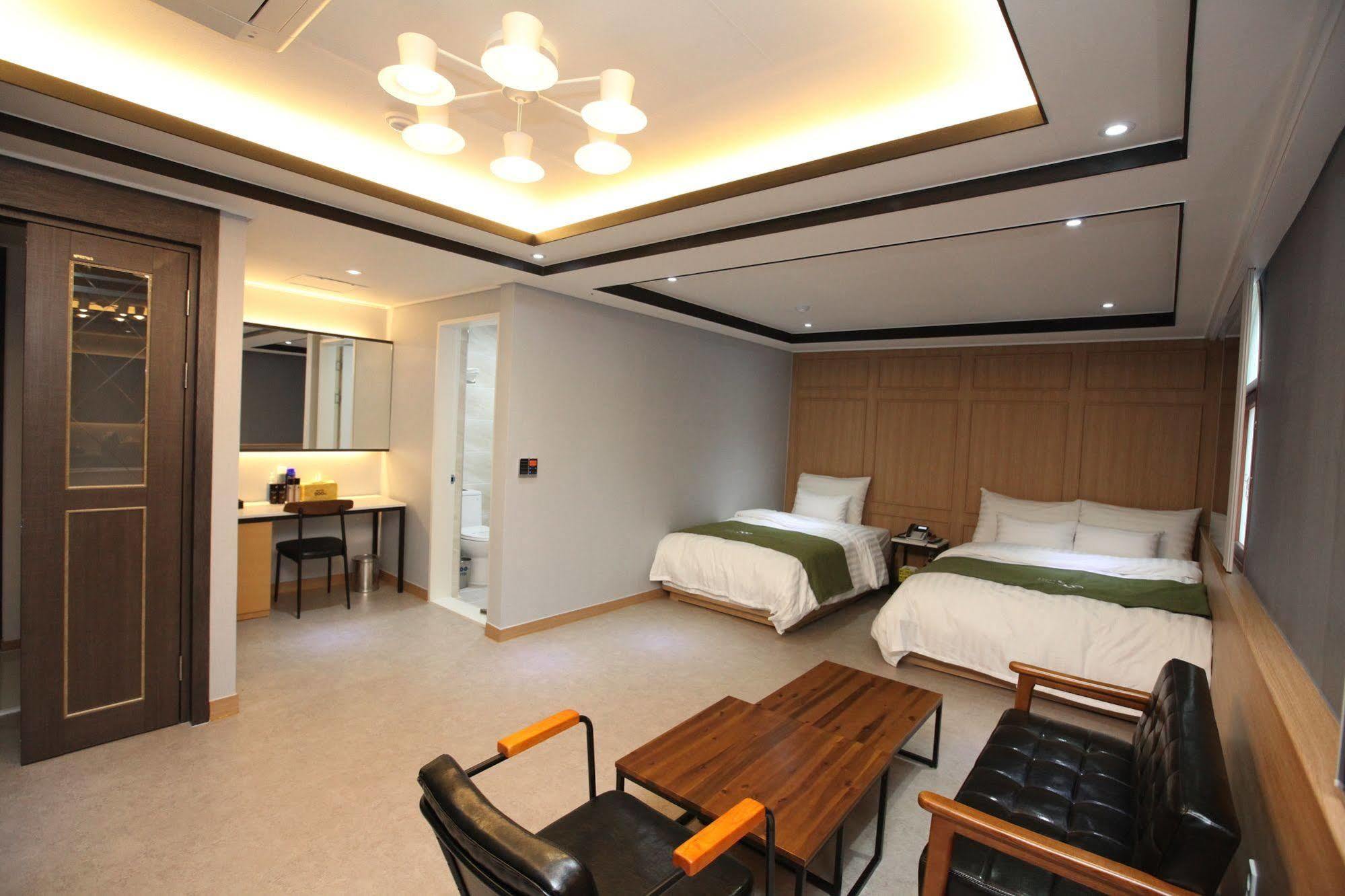 Hotel 500Th Mokpo Esterno foto