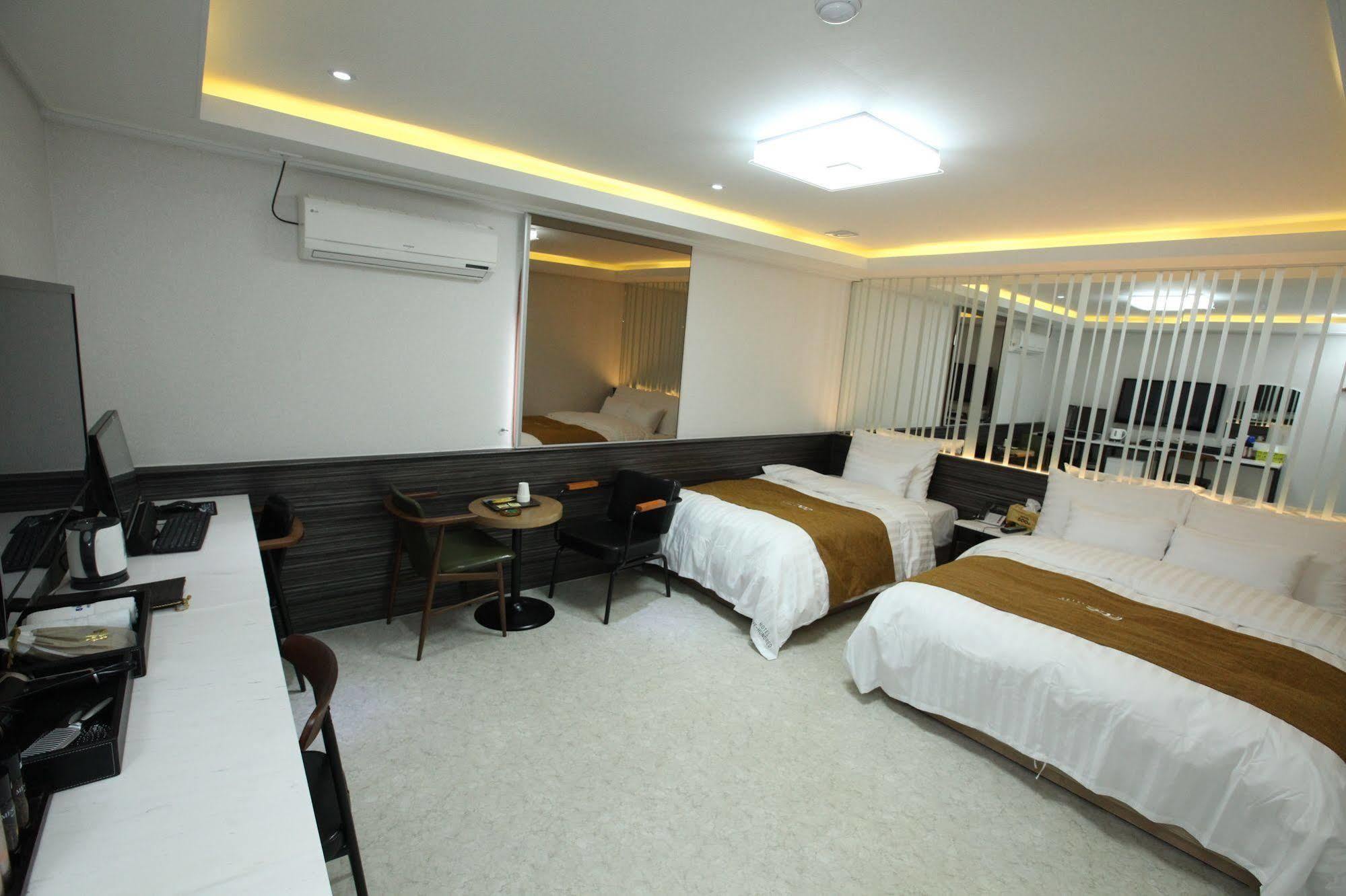 Hotel 500Th Mokpo Esterno foto