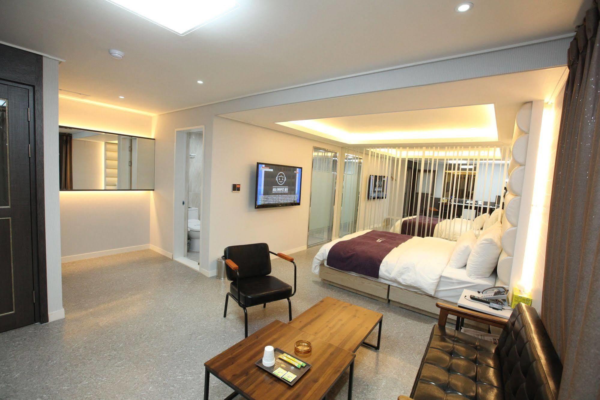 Hotel 500Th Mokpo Esterno foto
