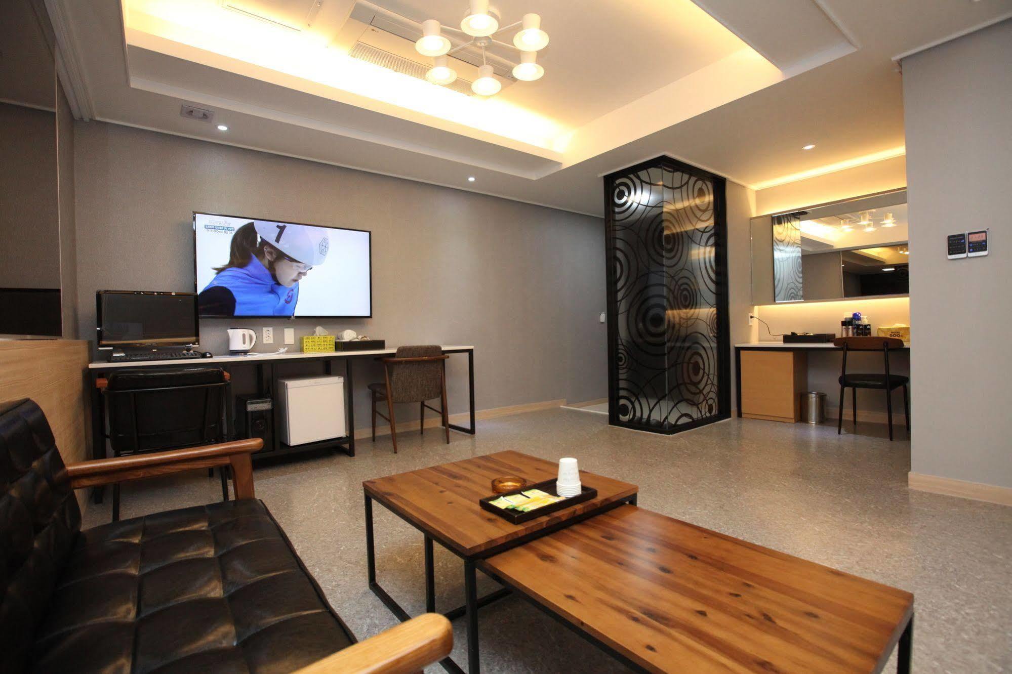 Hotel 500Th Mokpo Esterno foto